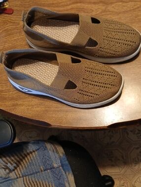 Casual Slip-On Knit Womans Shoe - Brown